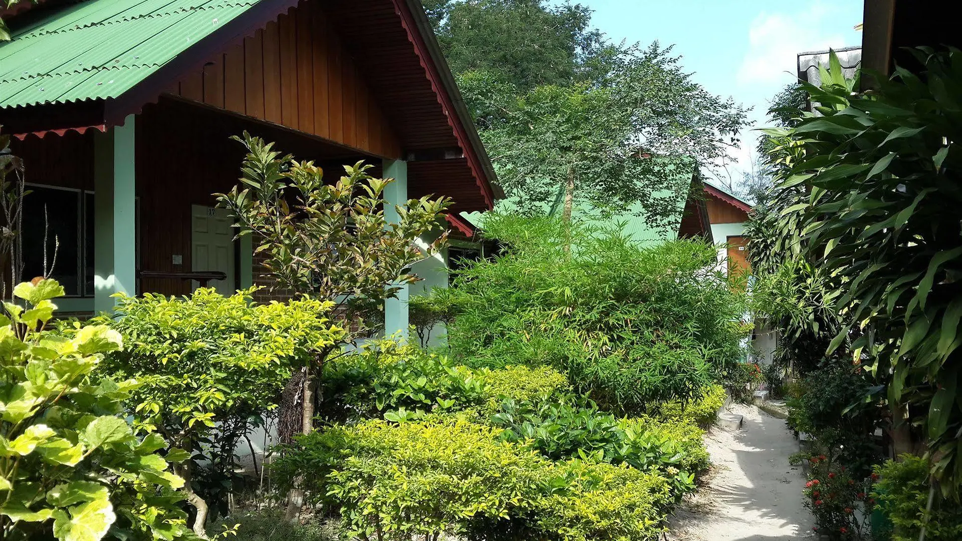 Save Bungalows Koh Tao
